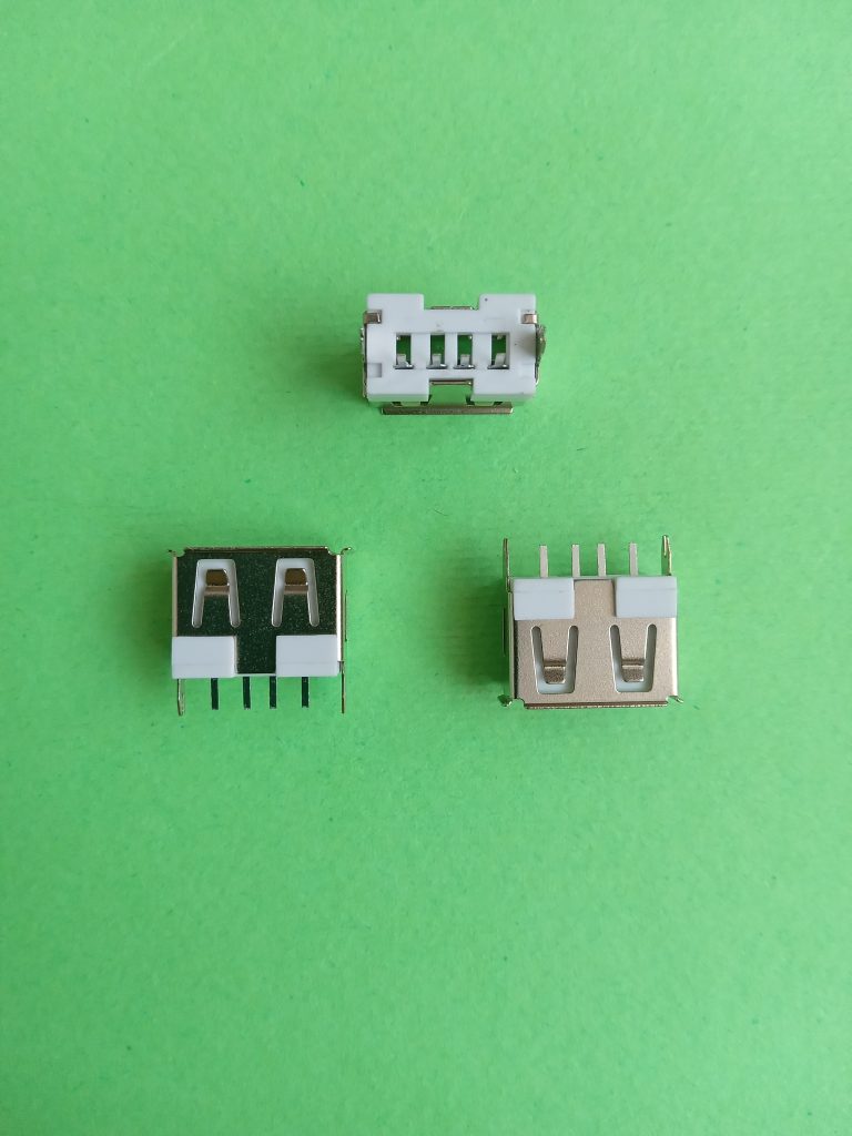 فیش مادگی USB کوتاه ایستاده